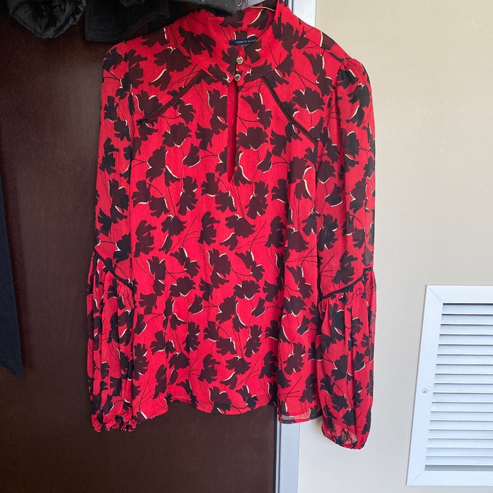 Floral Keyhole Long Sleeve Top